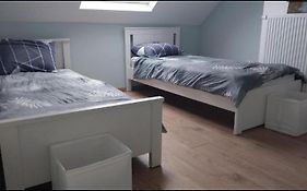 Chambre Deux Lits Celibataires 3Eme Etage Petite Cle Rouge